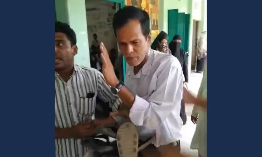 যৌন হয়রানি অভিযোগে শিক্ষক কে জুতার মালা পরিয়ে দিলো বিক্ষুব্দ গ্রামবাসী