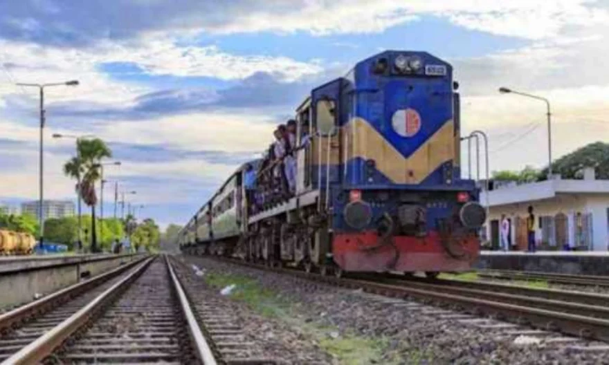 ৫ ঘণ্টা পর সচল উত্তরবঙ্গের সঙ্গে রেল যোগাযোগ