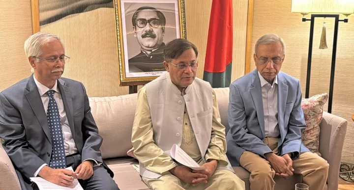 সংবাদ ব্রিফিংয়ে পররাষ্ট্রমন্ত্রী ড. হাছান মাহমুদ।