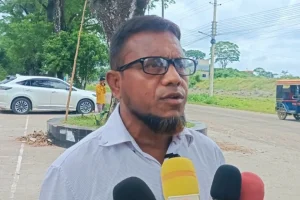 দুই কর্মকর্তার রোষানলে বন্দর কর্মকর্তা