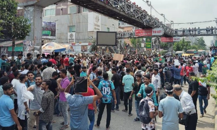সায়েন্সল্যাবে সাত কলেজ শিক্ষার্থীদের অবরোধ, যানচলাচল বন্ধ 