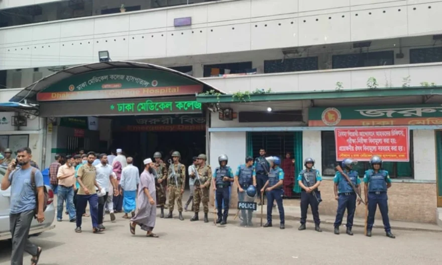 সারাদেশে চিকিৎসকদের ‘কমপ্লিট শাটডাউন’ ঘোষণা