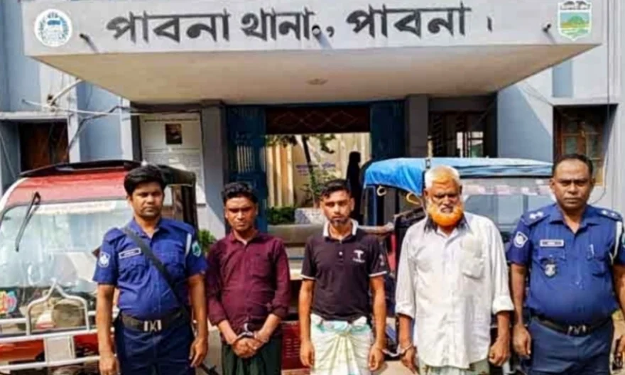 পাবনায় দু'টি চোরাই অটোবাইক উদ্ধার, আটক ৩