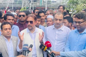 বিপ্লব উদ্যানের সকল স্থাপনা ভেঙে গ্রীন পার্ক করা হবে: চসিক মেয়র