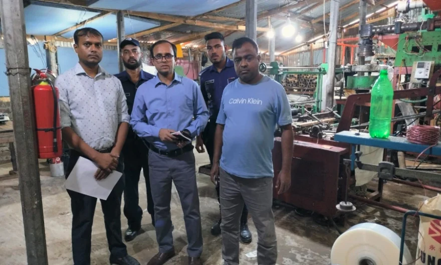 ফেনীতে পলিথিন কারখানায় অভিযান, জরিমানা আদায়