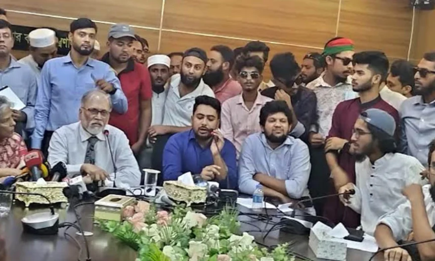গণঅভ্যুত্থানে আহতদের নিয়ে কাজ করা রাজনৈতিক দলগুলোর কর্তব্য: নাহিদ