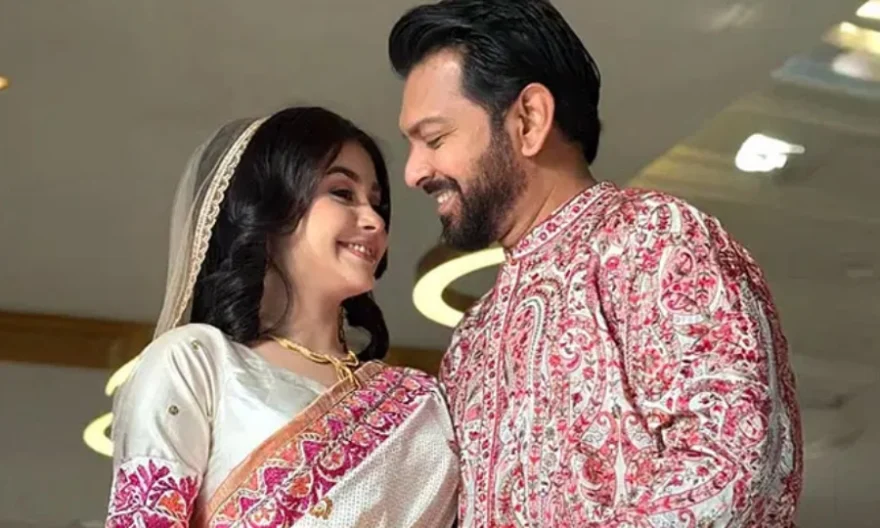 স্ত্রীর ছবি শেয়ার করে তাহসান লিখলেন, ‘আমার সুরে নাচের মুদ্রায়, সেই তুমি কে?’